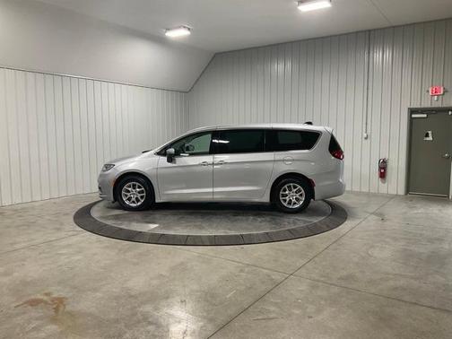 2023 Chrysler Pacifica Touring-L
