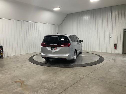 2023 Chrysler Pacifica Touring-L