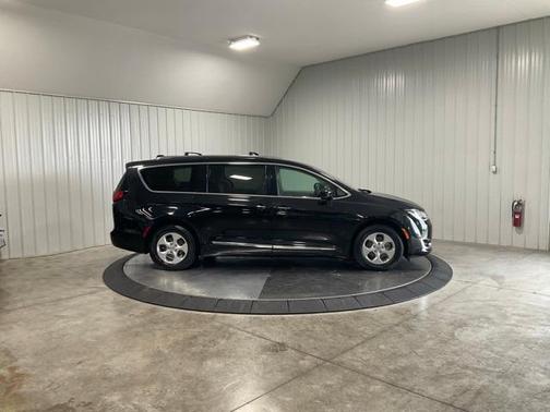 2018 Chrysler Pacifica Hybrid Touring L