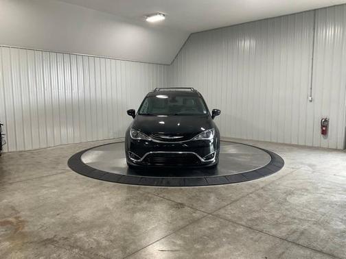 2018 Chrysler Pacifica Hybrid Touring L