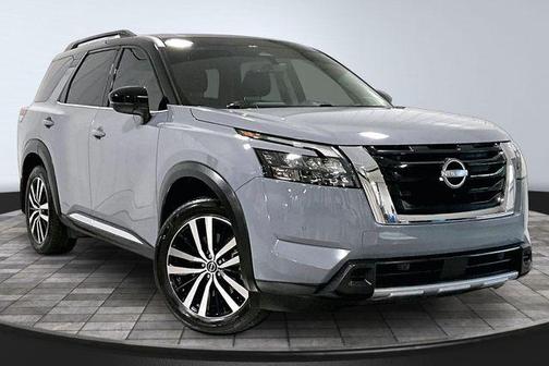 Solid Gray / Super Black 2025 Nissan Pathfinder Platinum