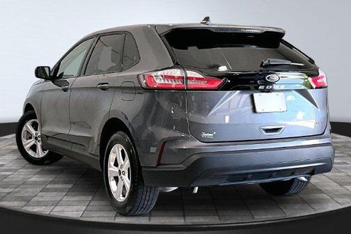 Gray Metallic 2024 Ford Edge SE