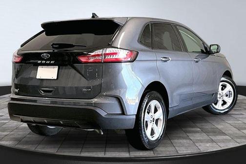 Gray Metallic 2024 Ford Edge SE