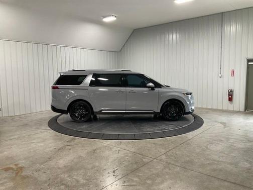 2022 Kia Carnival SX