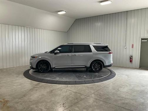 2022 Kia Carnival SX