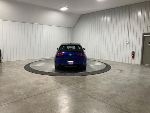 2017 Volkswagen Golf R 4-Door