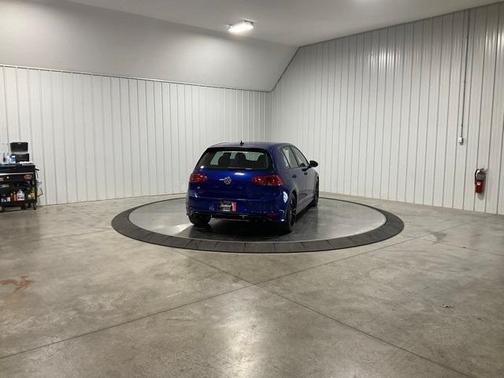 2017 Volkswagen Golf R 4-Door