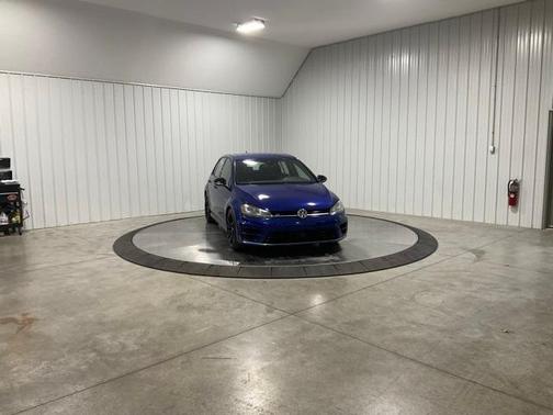 2017 Volkswagen Golf R 4-Door