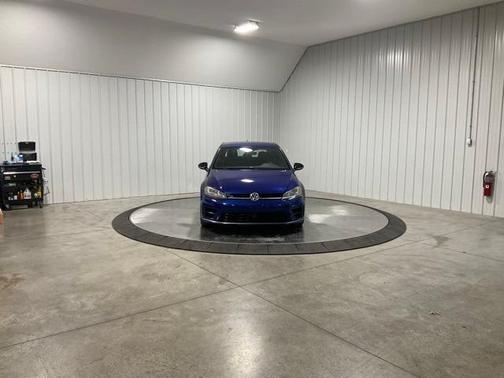 2017 Volkswagen Golf R 4-Door