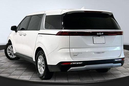 Snow White Pearl 2023 Kia Carnival LX Seat Package