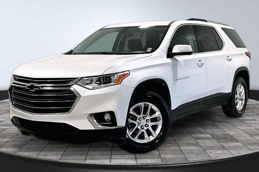 Iridescent Pearl Tricoat 2018 Chevrolet Traverse LT Cloth