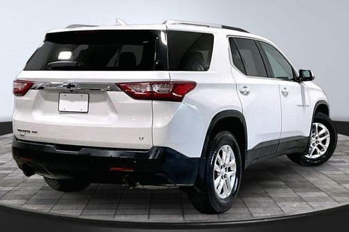 Iridescent Pearl Tricoat 2018 Chevrolet Traverse LT Cloth