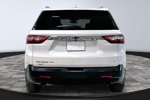Iridescent Pearl Tricoat 2018 Chevrolet Traverse LT Cloth