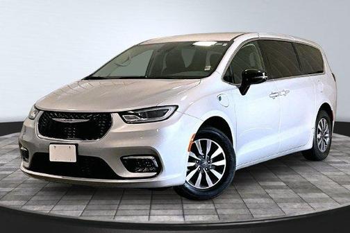Silver Mist Clearcoat 2024 Chrysler Pacifica Hybrid Select