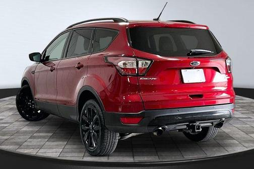 Ruby Red Metallic 2017 Ford Escape SE