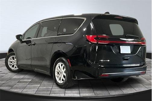 2023 Chrysler Pacifica Touring-L