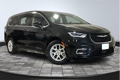 2023 Chrysler Pacifica Touring-L