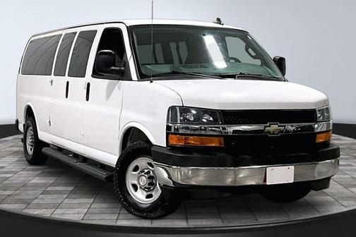 Summit White 2017 Chevrolet Express 3500 LT
