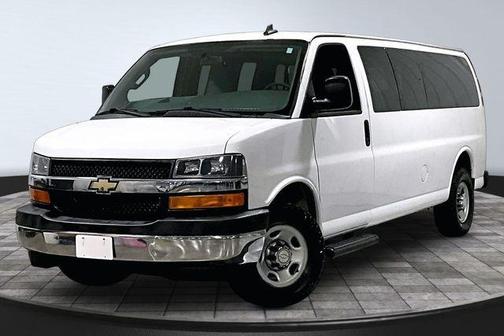 Summit White 2017 Chevrolet Express 3500 LT