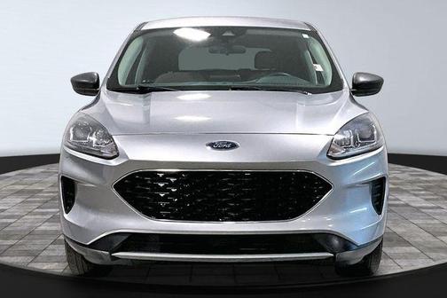 Silver Metallic 2022 Ford Escape SE