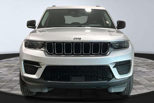 2022 Jeep Grand Cherokee Laredo