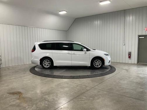 2022 Chrysler Pacifica Touring-L