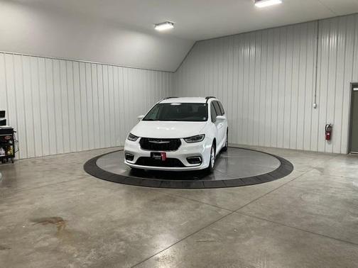 2022 Chrysler Pacifica Touring-L