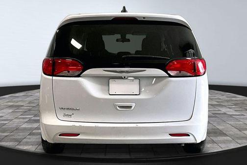 Bright White Clearcoat 2022 Chrysler Voyager LX