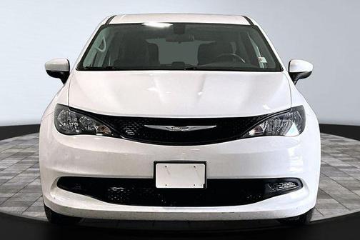 Bright White Clearcoat 2022 Chrysler Voyager LX