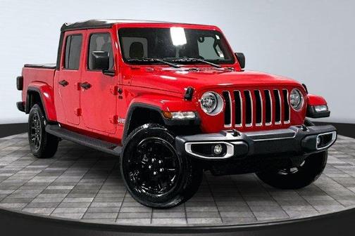 Firecracker Red Clearcoat 2023 Jeep Gladiator Overland