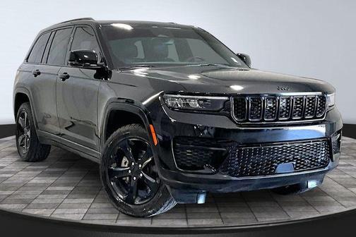 Diamond Black 2023 Jeep Grand Cherokee Altitude