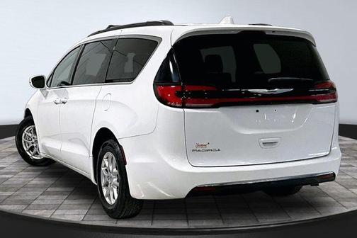 2022 Chrysler Pacifica Touring-L