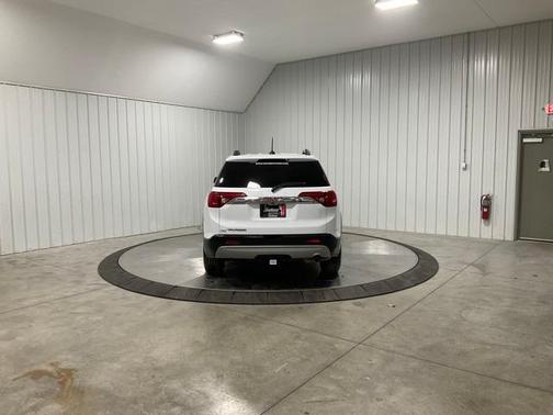 2017 GMC Acadia SLE-2