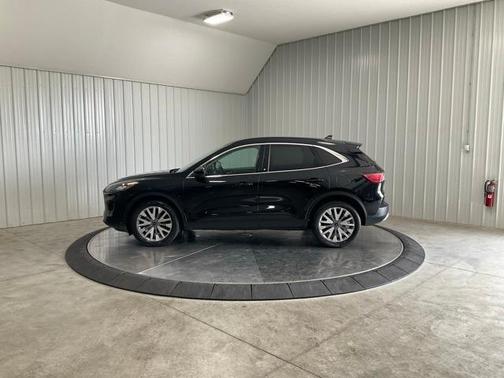 2022 Ford Escape Titanium Hybrid