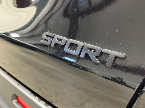 Crystal Black Pearl 2027 Honda HR-V Sport