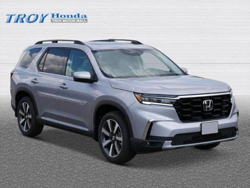 2025 Honda Pilot Touring 8-Passenger