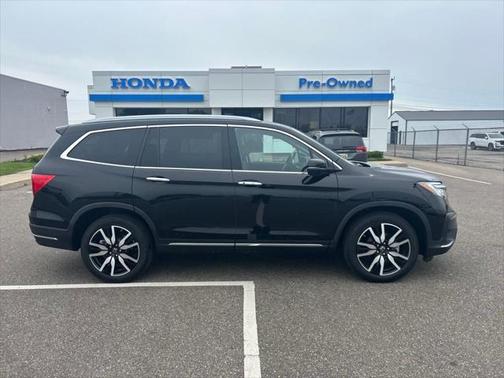 2022 Honda Pilot Touring 8-Passenger