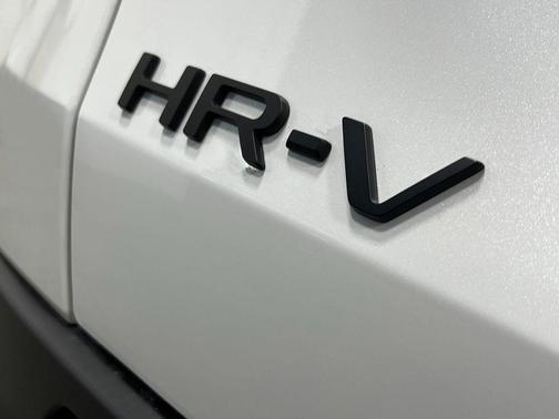 Platinum White Pearl 2027 Honda HR-V Sport