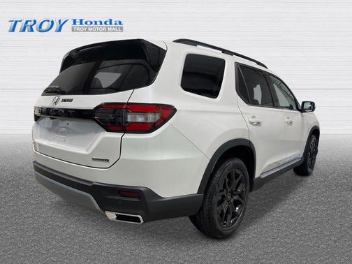2025 Honda Pilot Touring 8-Passenger
