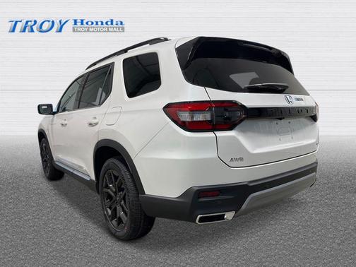 2025 Honda Pilot Touring 8-Passenger