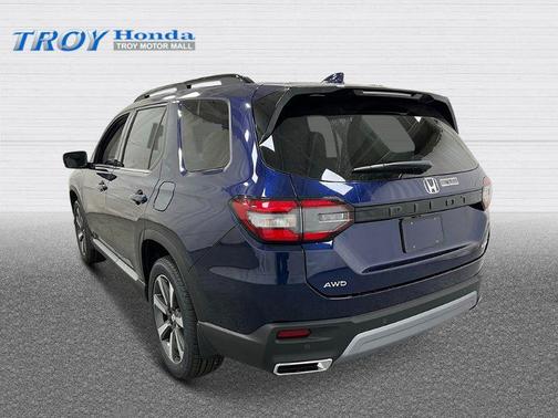 2025 Honda Pilot Touring 8-Passenger
