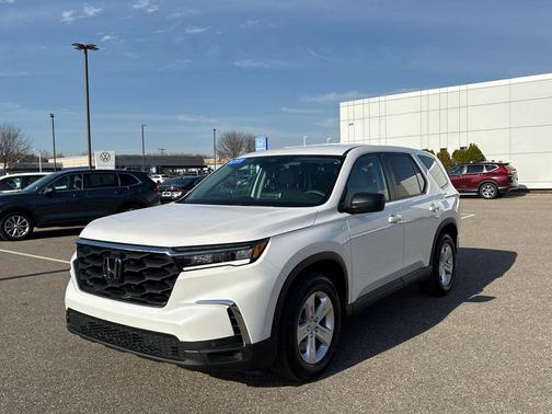 2023 Honda Pilot AWD LX