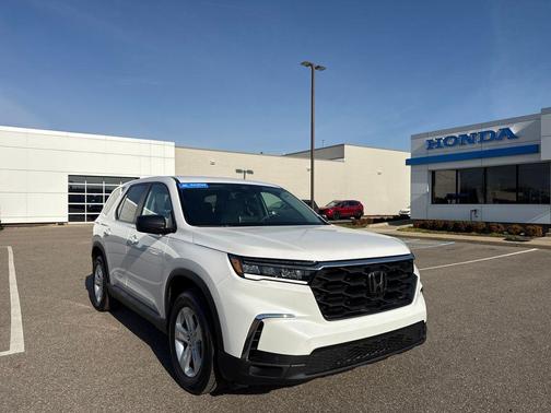 2023 Honda Pilot AWD LX