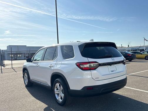 2023 Honda Pilot AWD LX