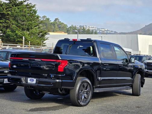 2025 Ford F-150 Lightning LARIAT
