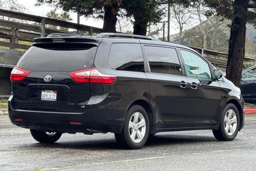 2017 Toyota Sienna LE