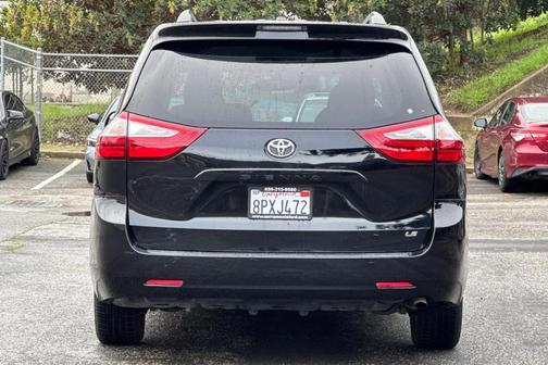 2017 Toyota Sienna LE