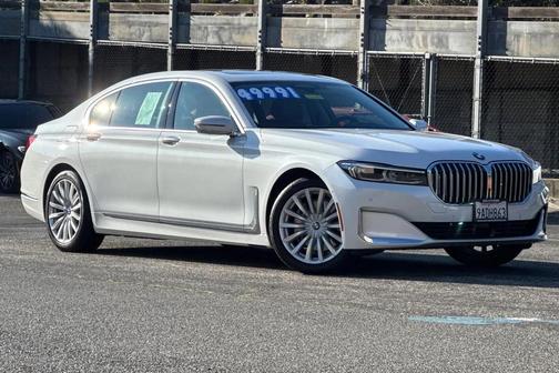 2022 BMW 740 i