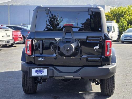 Shadow Black 2026 Ford Bronco Outer Banks