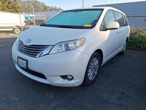 2017 Toyota Sienna XLE
